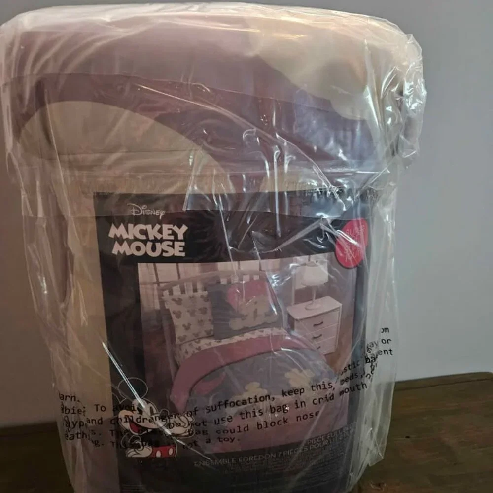 **NEW** Full Size Comforter Set - 7 Piece Bedding - Disney Mickey Mouse & Minnie - Picture 3 of 4